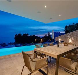 5-Bedroom Villa with heated infinity pool near Omis, Sleeps 10